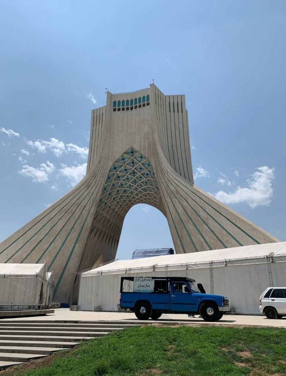 اقدام جنجالی زاکانی برای برج آزادی تهران + عکس