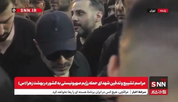 بهت و اندوه محسن تنابنده در گلزار شهدای بهشت زهرا + عکس
