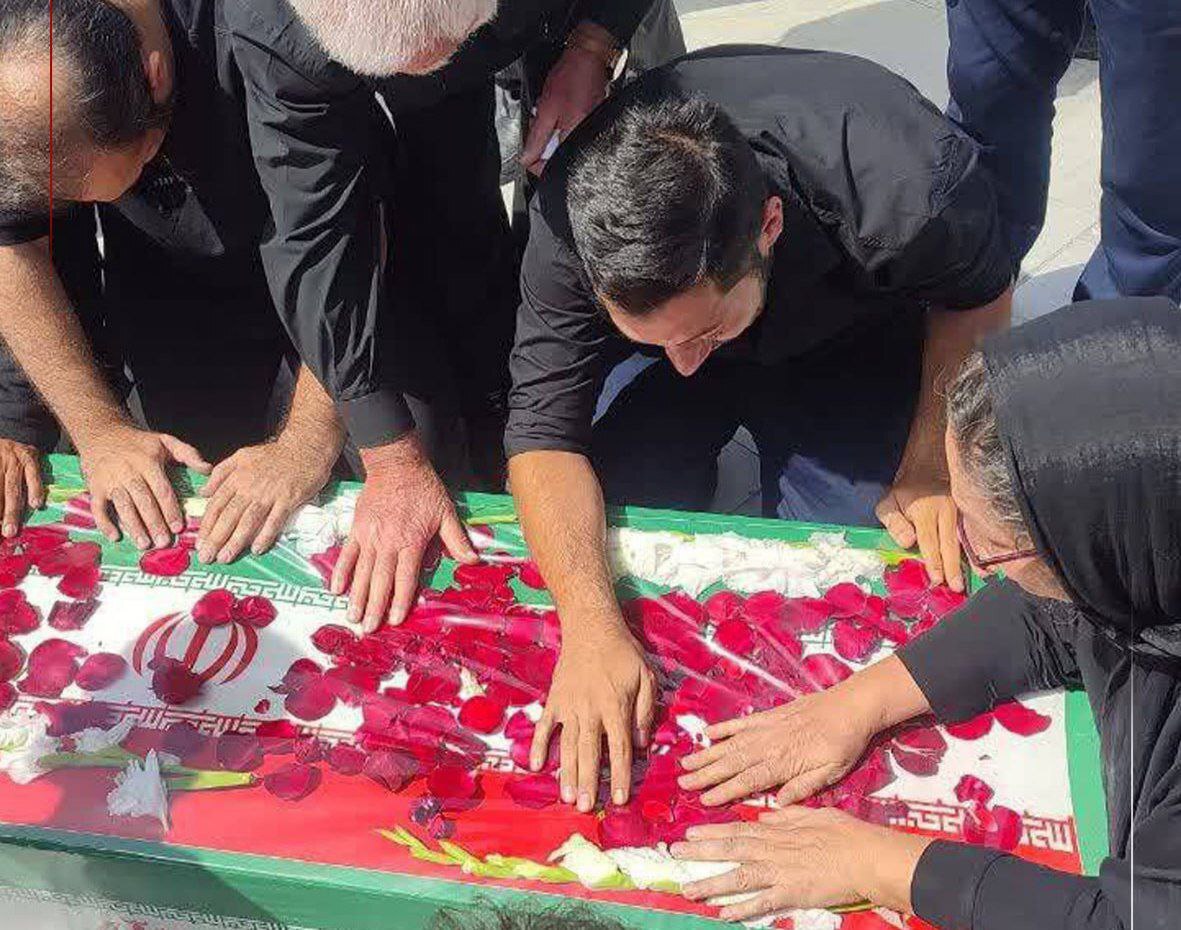 اولین عکس از پیکر دکتر مینوچهر منتشر شد