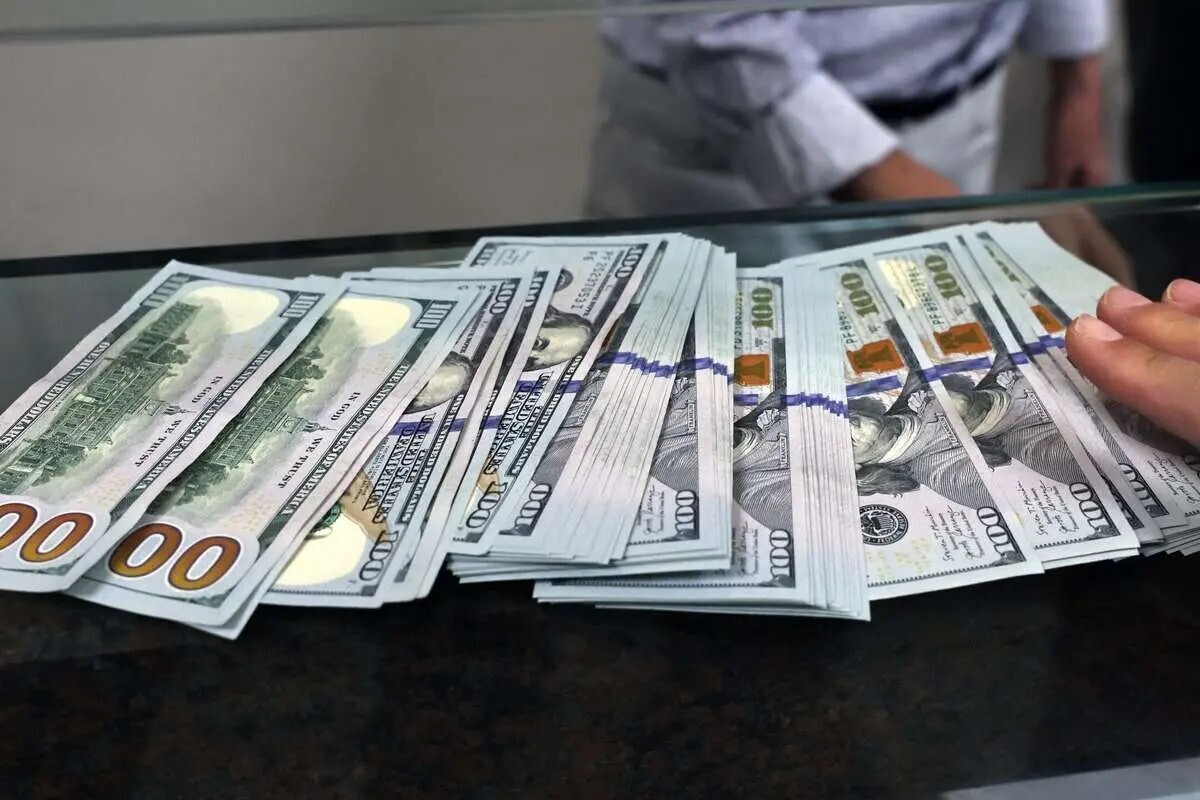 سقوط نرخ دلار در بازار جهانی سقوط نرخ دلار در بازار جهانی