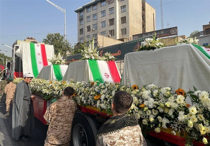 بدرقه باشکوه سرداران و شهدا/ حضور سردار قاآنی و پزشکیان در میان مردم