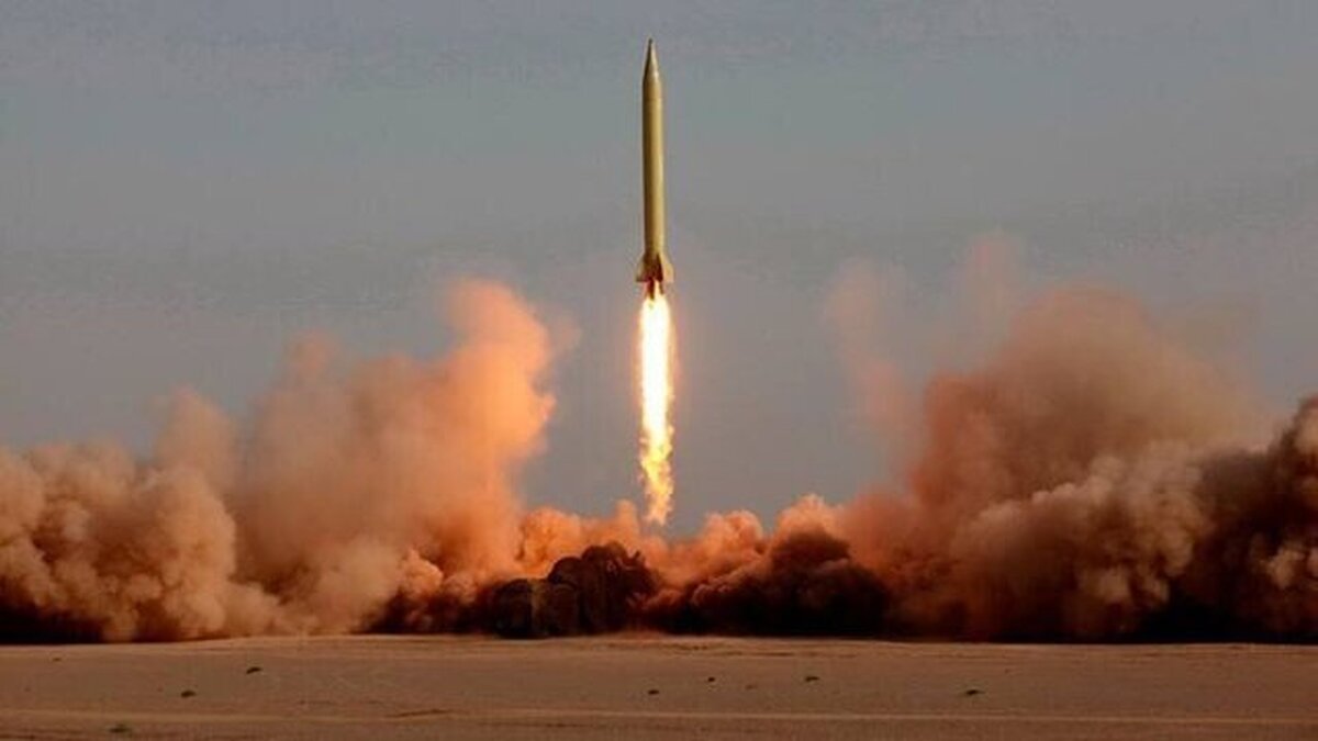 نمایش موشک‌های بالستیک در مراسم تشییع شهدا در تهران
