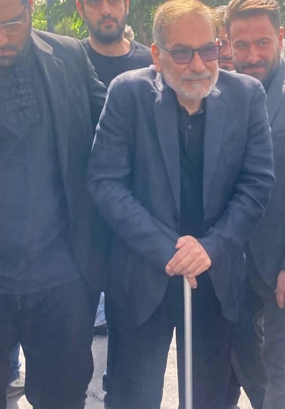 تصویر علی شمخانی در تشییع شهدا سوژه شد