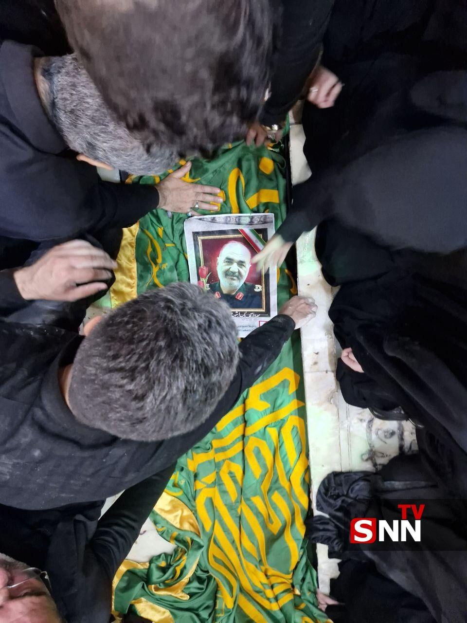 اولین تصاویر از مزار سرداران حاجی‌زاده و سلامی