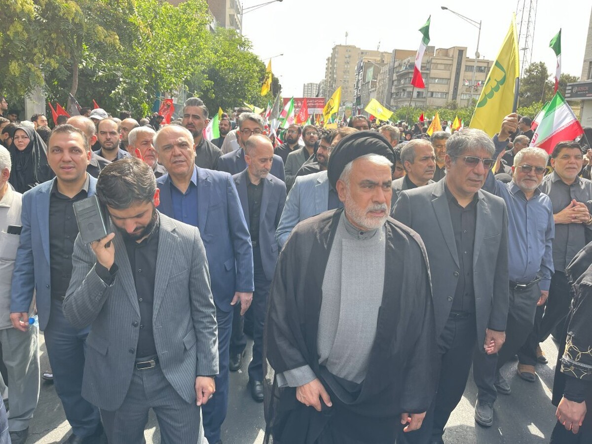 حضور مدیرعامل و کارکنان موسسه اعتباری ملل در مراسم تشییع شهدای اقتدار ملی حضور مدیرعامل و کارکنان موسسه اعتباری ملل در مراسم تشییع شهدای اقتدار ملی