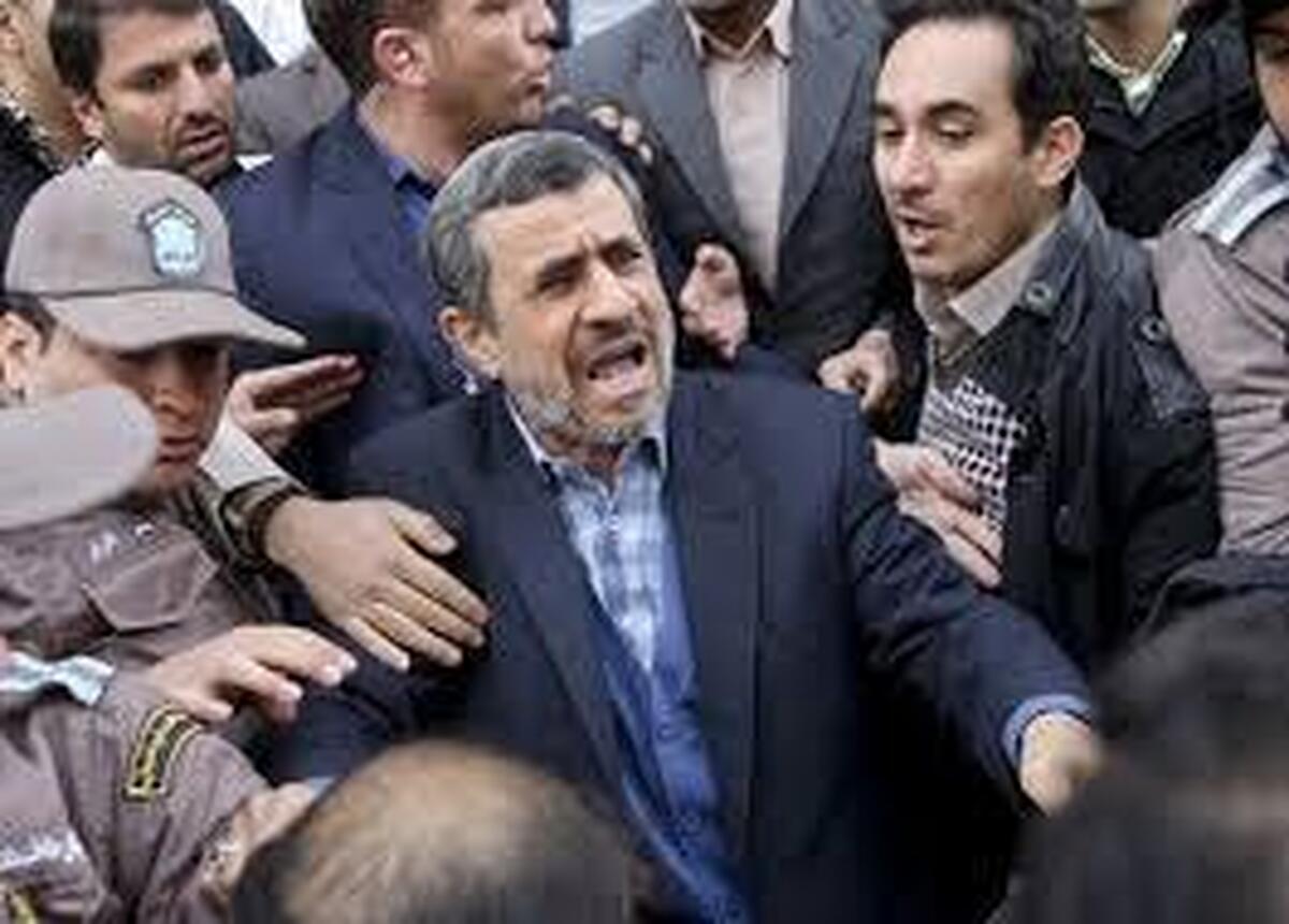 ماجرای برخورد احمدی نژاد علیه گل آقا/ دستور قطع سهمیه کاغذ صادر شد