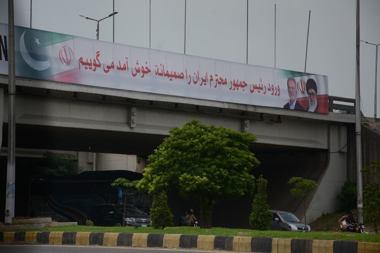 اسلام آباد مزین به تصاویر رهبر انقلاب شد+ عکس