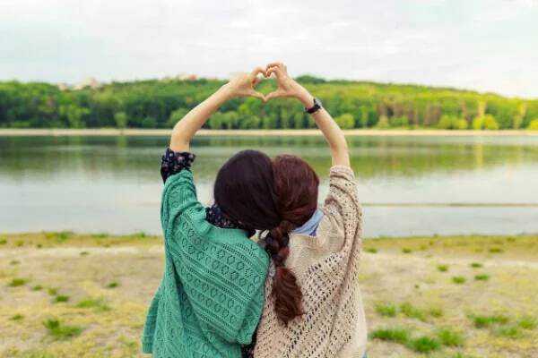پیام تبریک روز جهانی خواهر ۱۴۰۴ / جدیدترین پیام‌های احساسی و عاشقانه به مناسبت روز جهانی خواهر+ عکس