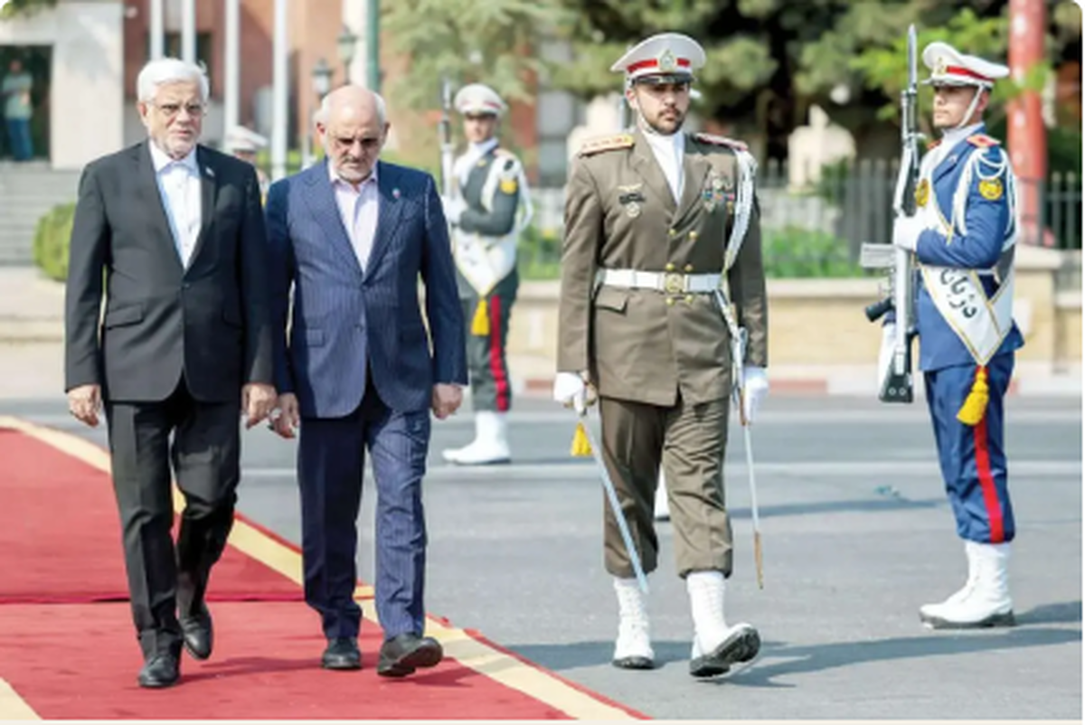 اول جعفر حالا محسن/ عکسی از حاجیمیرزایی در کنار کسی غیر از پزشکیان! اول جعفر حالا محسن/ عکسی از حاجیمیرزایی در کنار کسی غیر از پزشکیان!