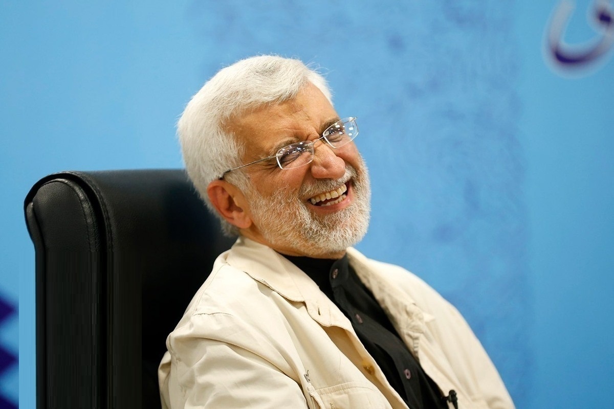 گپی دوستانه با جناب جلیلی/ کفش رادیکال‌گویی را از پای سیاست درآوریم!