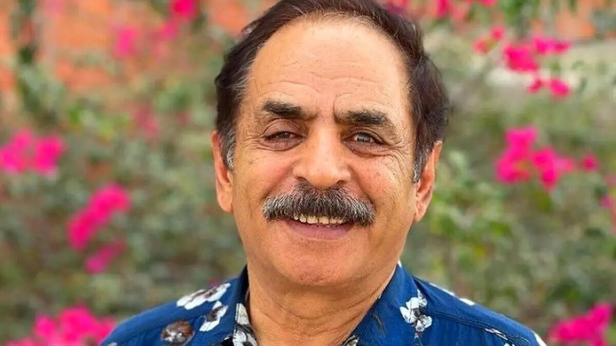 کنایه بامزه رشید به گلزار در ویلای لوکسش/ پز نیست سبک زندگیمه!+ فیلم کنایه بامزه رشید به گلزار در ویلای لوکسش/ پز نیست سبک زندگیمه!+ فیلم