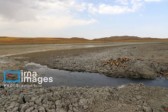 تصاویری تلخ و غم‌انگیز از بزرگ‌ترین دریاچه زنجان