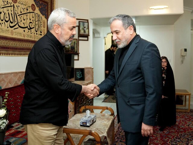 دیدار عراقچی با خانواده شهید باقری + تصاویر