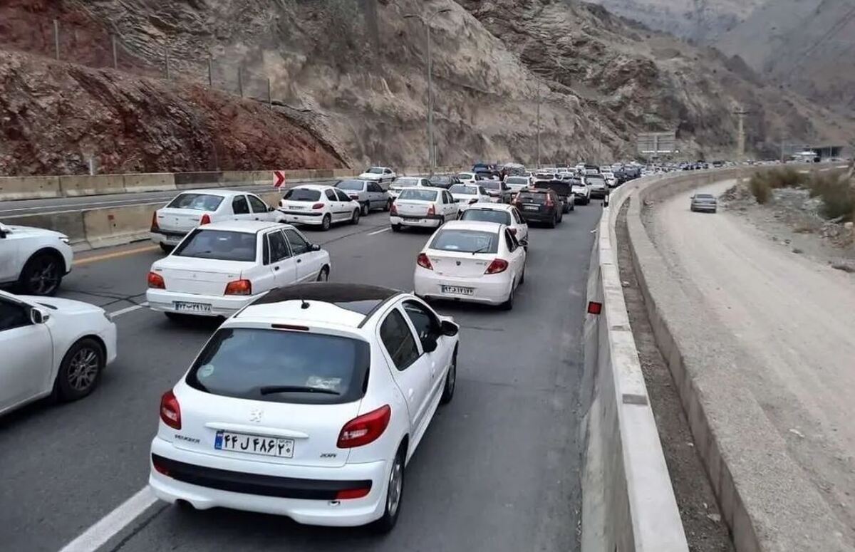 جنجال بسته‌شدن جاده فیروزکوه با چند خودروی لاکچری؛ ماجرا چه بود؟ + فیلم