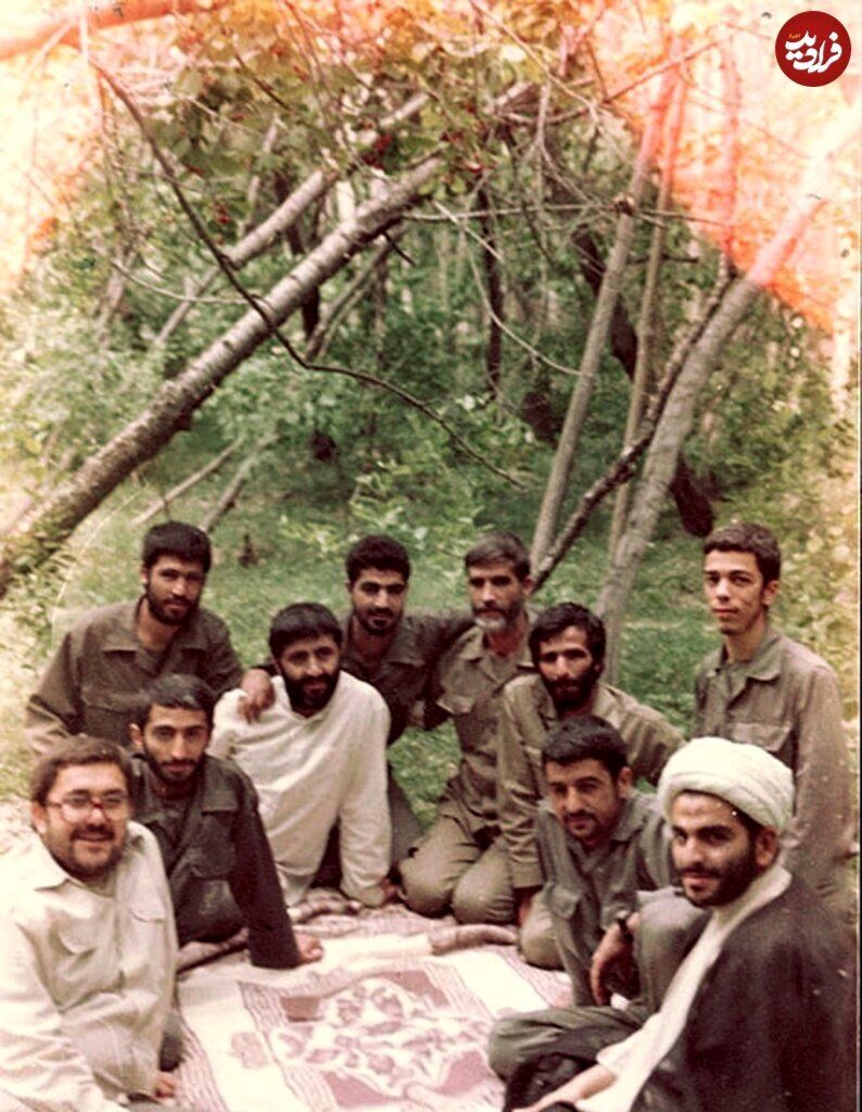 تصویر دیده نشده از سرلشکر باقری و قاسم سلیمانی در باغ + عکس