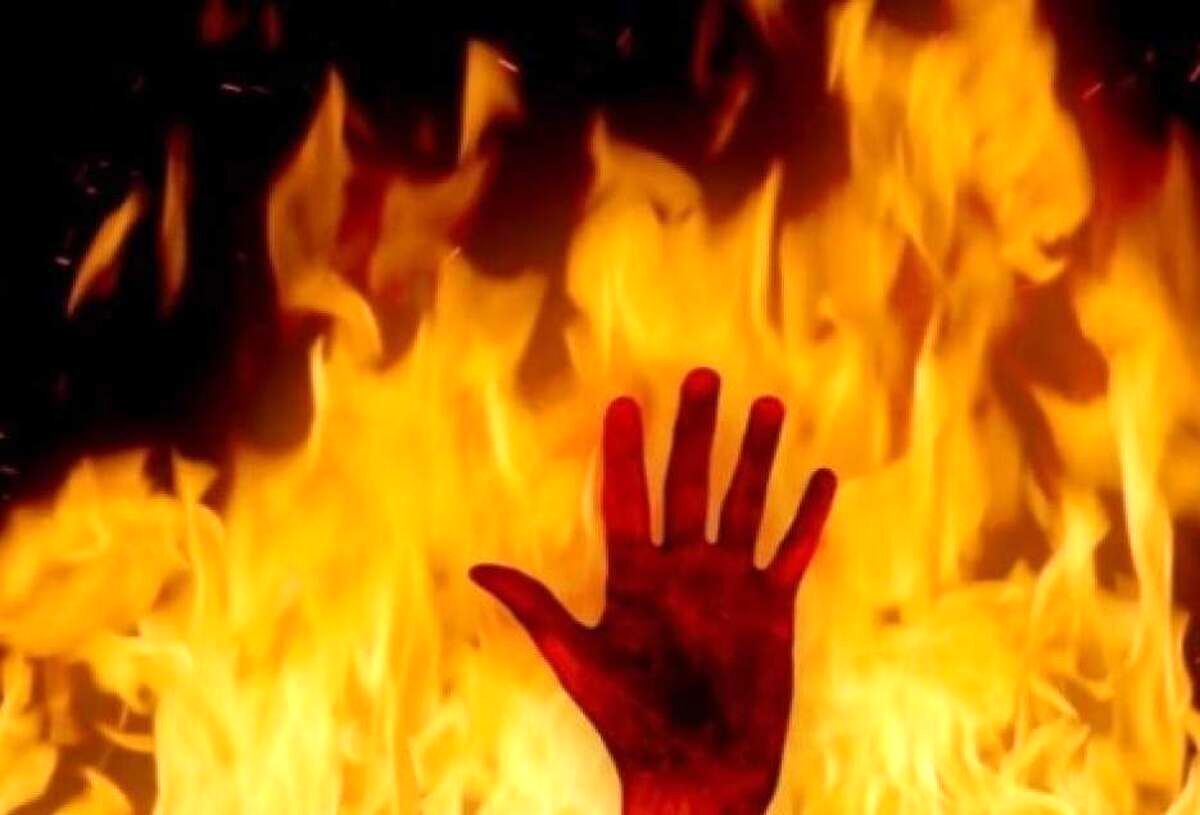 لحظه خودسوزی در مترو هفت تیر در اعتراض به صداوسیما + فیلم لحظه خودسوزی در مترو هفت تیر در اعتراض به صداوسیما + فیلم
