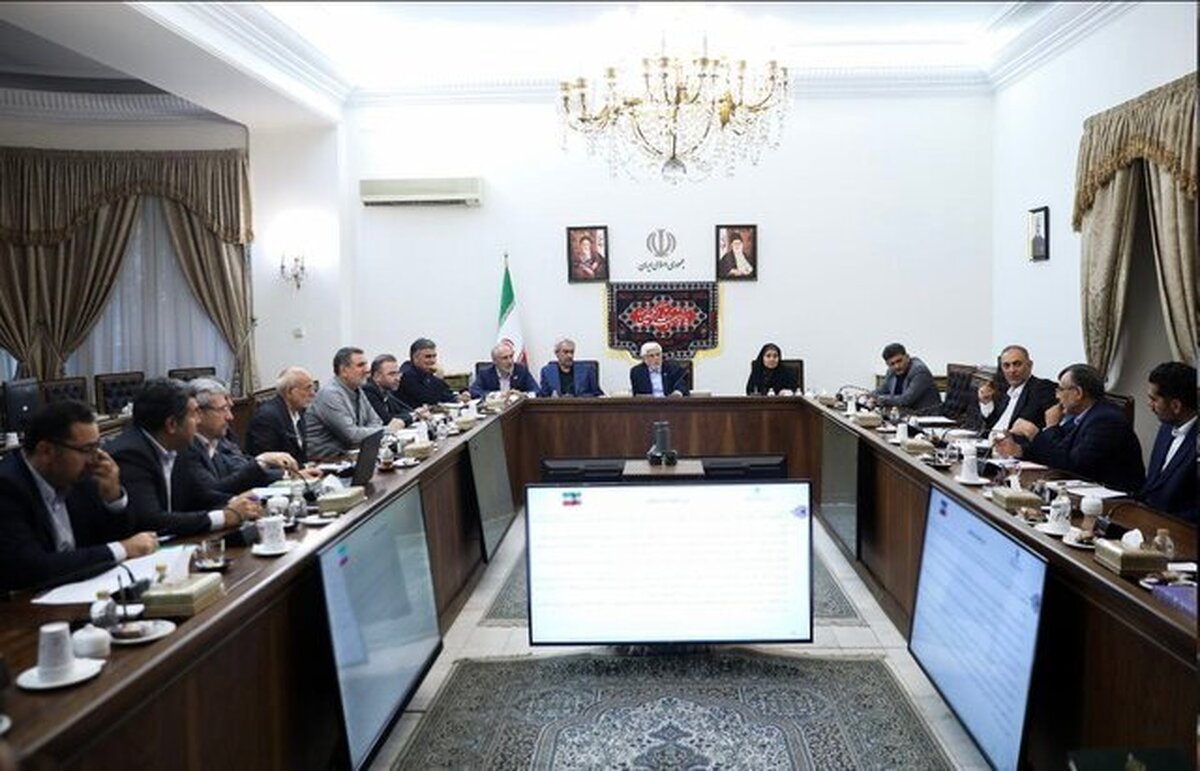 عارف: با همکاری مردم ، دشمنان مجبور شد تقاضای آتش‌بس کنند