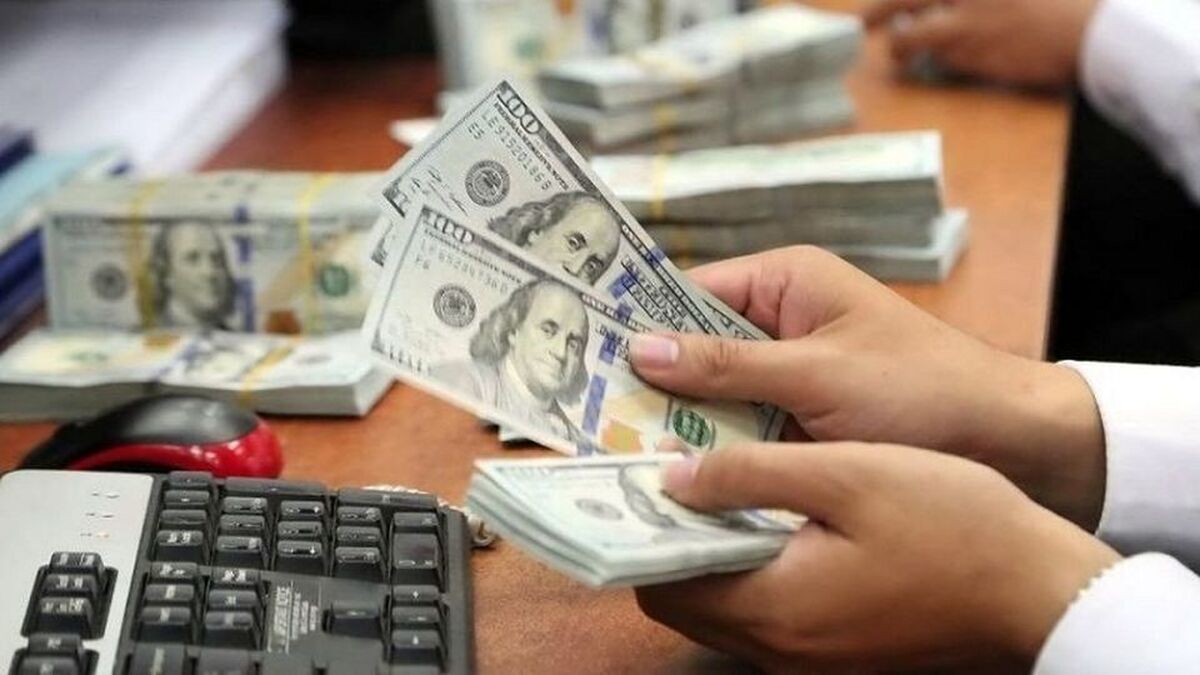 قیمت دلار در آستانه عبور از ۹۰ هزار تومان / افزایش قیمت دلار امروز ۸ مرداد ۱۴۰۴ قیمت دلار در آستانه عبور از ۹۰ هزار تومان / افزایش قیمت دلار امروز ۸ مرداد ۱۴۰۴