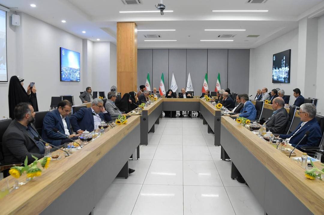 شریعتمداری: ضعف کارشناسی و اشتباه سیاستگذاری در گذشته باعث گسست عمیق در زنجیره ارزش پتروشیمی شد