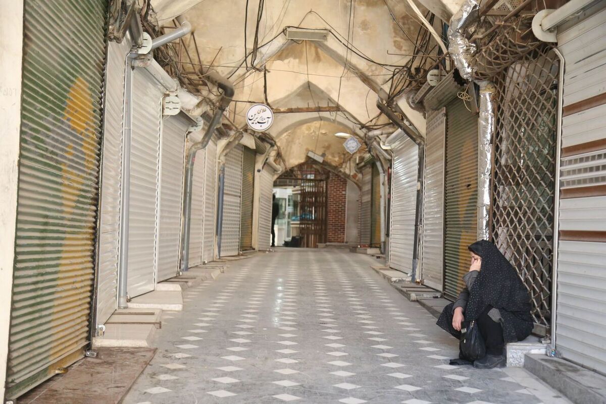 سایه رکود بر اقتصاد ایران/ سقوط تراکنشهای شاپرک پس از جنگ ۱۲ روزه سایه رکود بر اقتصاد ایران/ سقوط تراکنشهای شاپرک پس از جنگ ۱۲ روزه