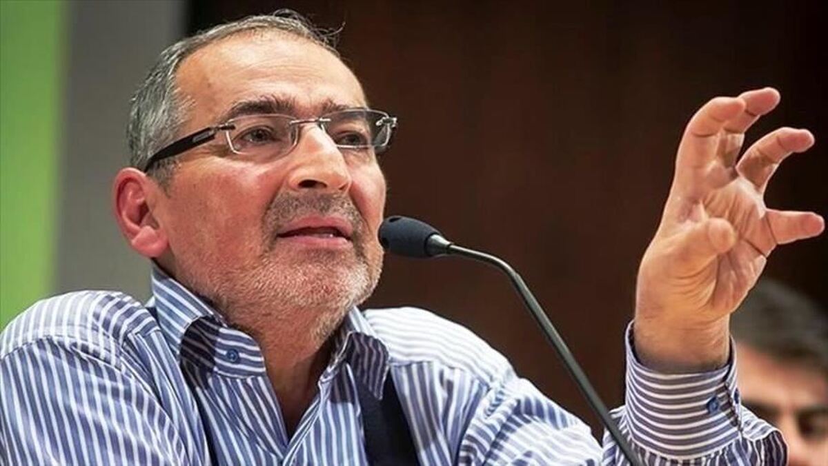 زیباکلام: پدرجد پزشکیان هم نمیتواند جلوی بعضی بودجهها را بگیرد/صداوسیما با ۲۹ همت، مردم را به کدام مسیر هدایت کرد؟ زیباکلام: پدرجد پزشکیان هم نمیتواند جلوی بعضی بودجهها را بگیرد/صداوسیما با ۲۹ همت، مردم را به کدام مسیر هدایت کرد؟