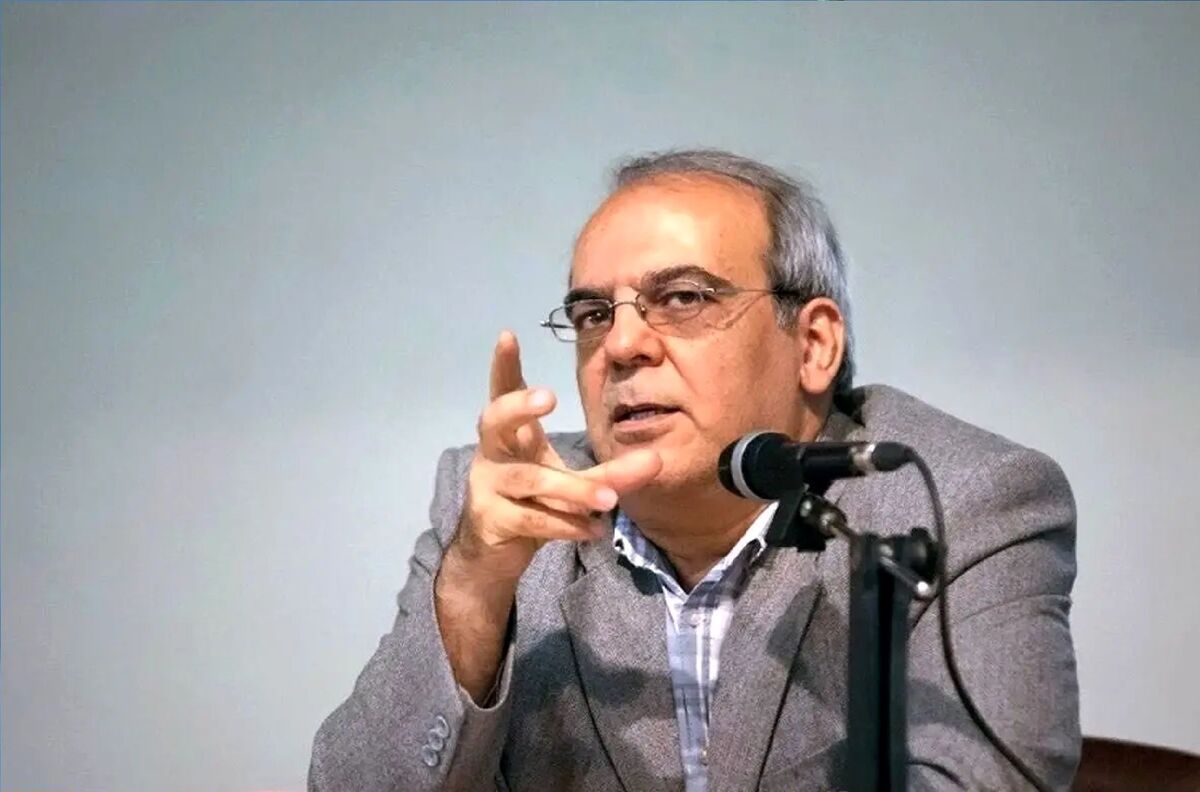 انتقاد عباس عبدی از پزشکیان: نمیشود تیغه چاقو را به کسی داد و دسته را به دیگری! انتقاد عباس عبدی از پزشکیان: نمیشود تیغه چاقو را به کسی داد و دسته را به دیگری!