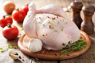 قیمت گوشت مرغ امروز شنبه ۲۲ شهریور ۱۴۰۴ / ران و سینه مرغ کیلویی چند؟ + جدول
