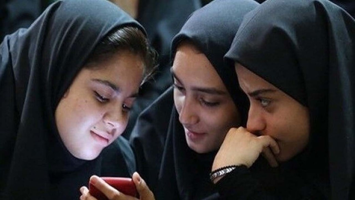 تلفن همراه اجازه ورود به مدارس را دارد؟ تلفن همراه اجازه ورود به مدارس را دارد؟