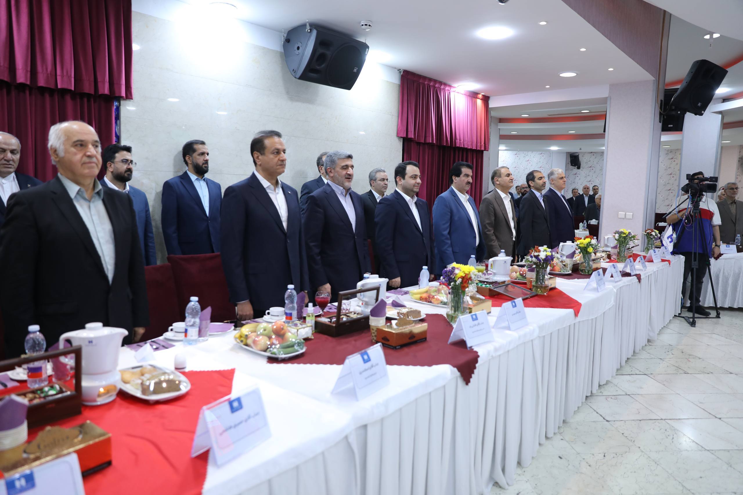 نشست مدیران ادوار بانک صادرات ایران برگزار شد/ محسن سیفی: مهم‌ترین مسئولیت امروز، تداوم مسیر پرافتخار بانک صادرات ایران است
