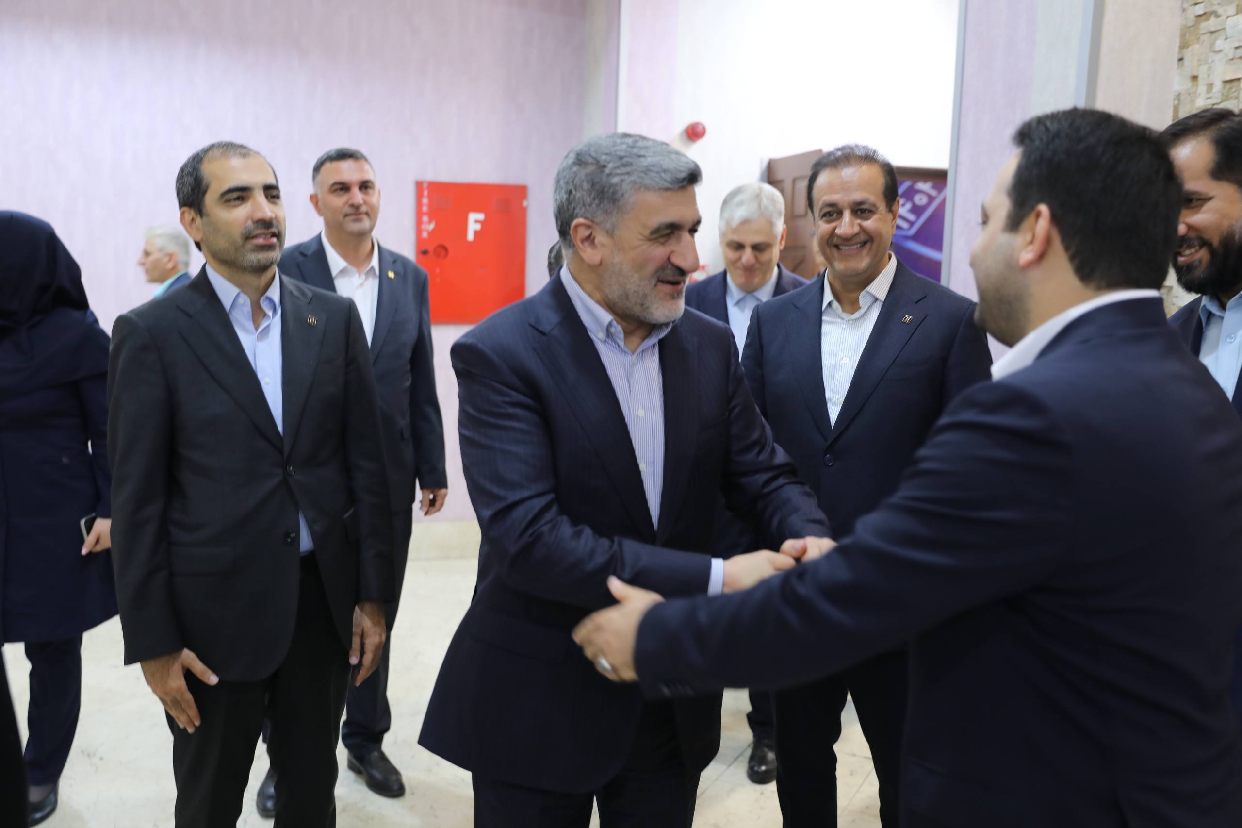 نشست مدیران ادوار بانک صادرات ایران برگزار شد/ محسن سیفی: مهم‌ترین مسئولیت امروز، تداوم مسیر پرافتخار بانک صادرات ایران است