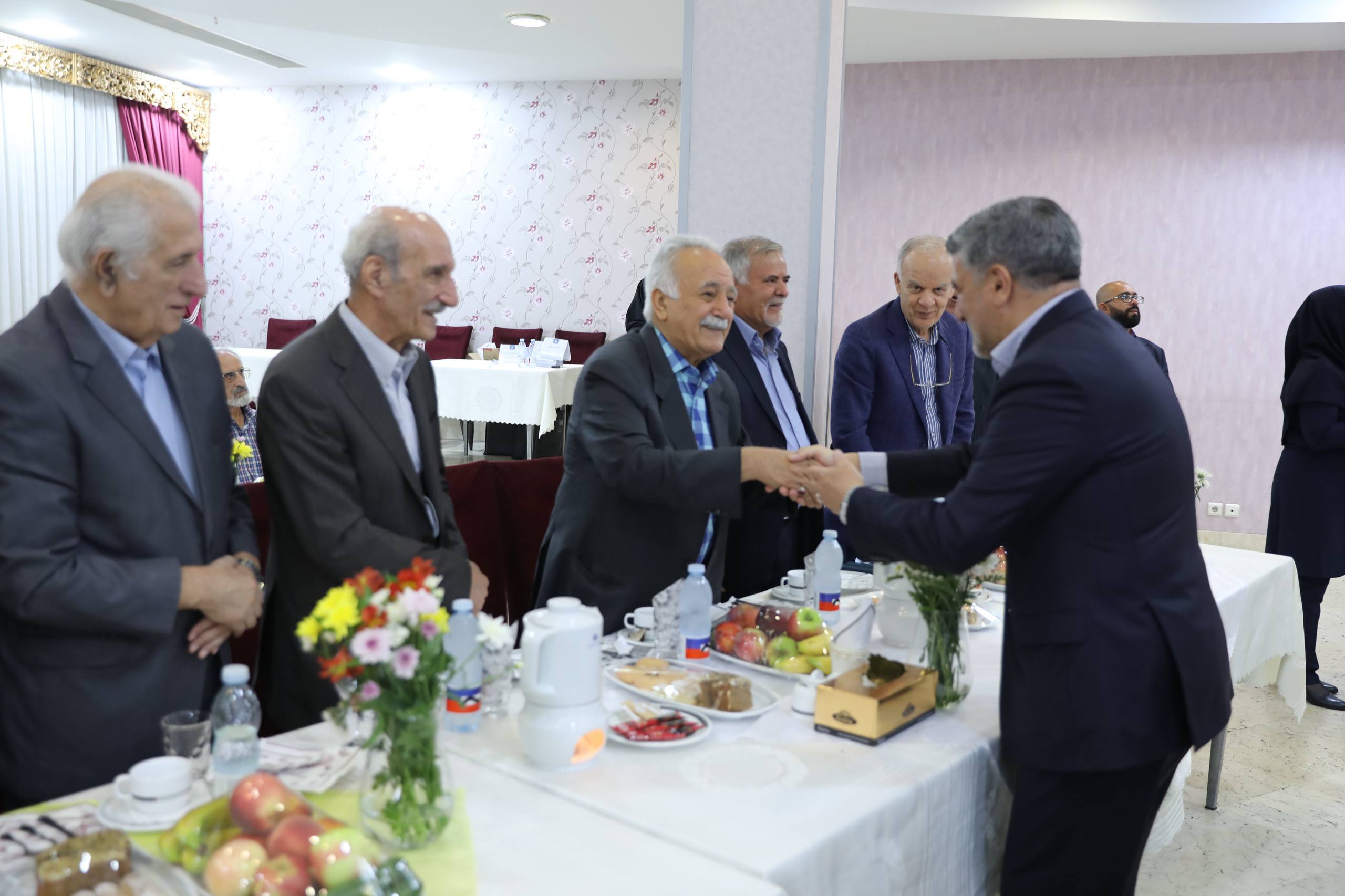 نشست مدیران ادوار بانک صادرات ایران برگزار شد/ محسن سیفی: مهم‌ترین مسئولیت امروز، تداوم مسیر پرافتخار بانک صادرات ایران است