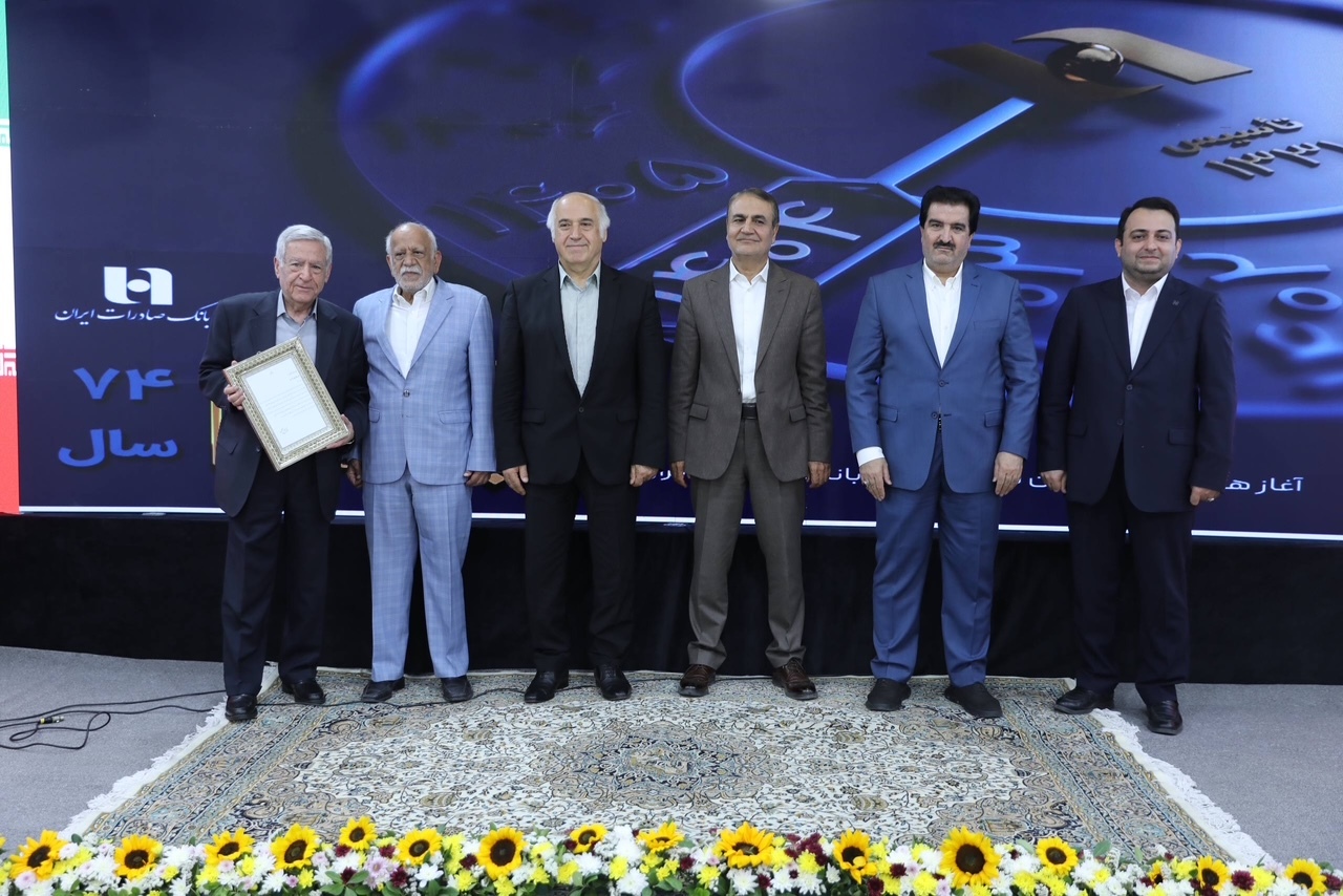 نشست مدیران ادوار بانک صادرات ایران برگزار شد/ محسن سیفی: مهم‌ترین مسئولیت امروز، تداوم مسیر پرافتخار بانک صادرات ایران است