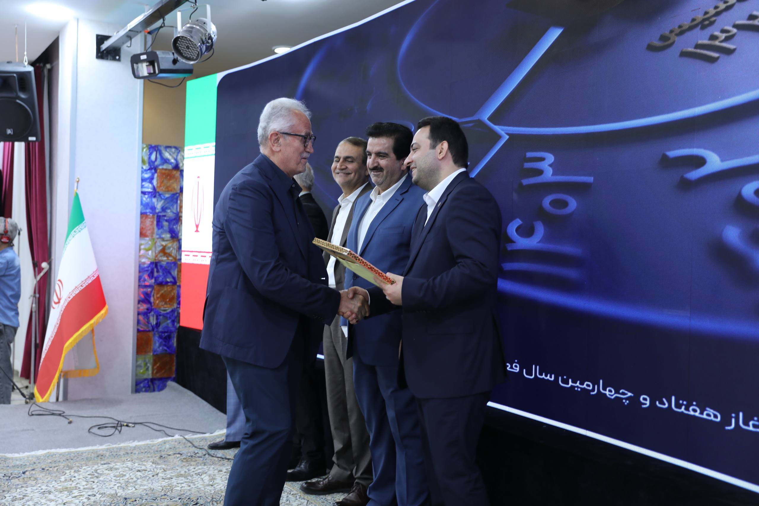 نشست مدیران ادوار بانک صادرات ایران برگزار شد/ محسن سیفی: مهم‌ترین مسئولیت امروز، تداوم مسیر پرافتخار بانک صادرات ایران است