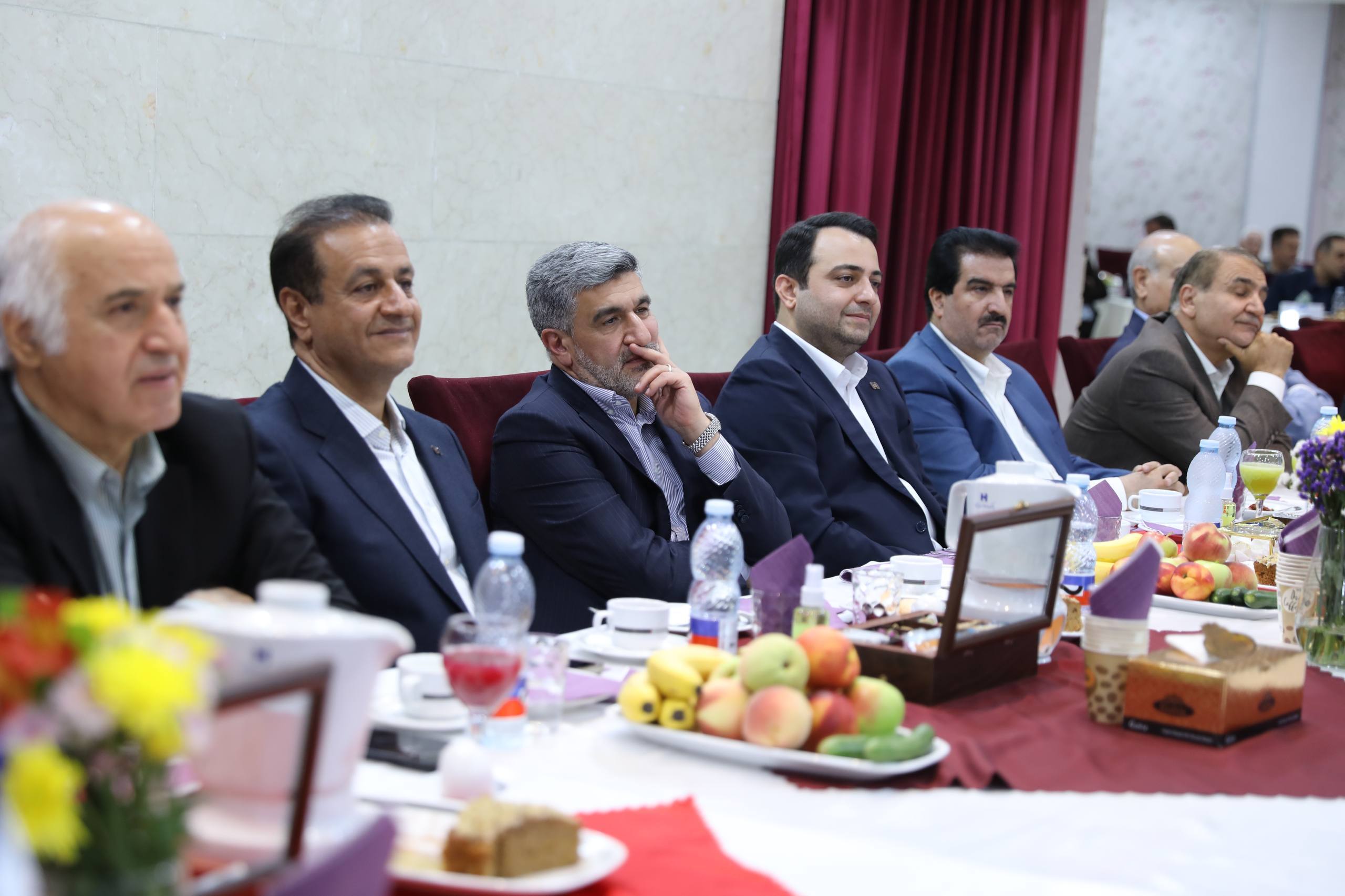 نشست مدیران ادوار بانک صادرات ایران برگزار شد/ محسن سیفی: مهم‌ترین مسئولیت امروز، تداوم مسیر پرافتخار بانک صادرات ایران است