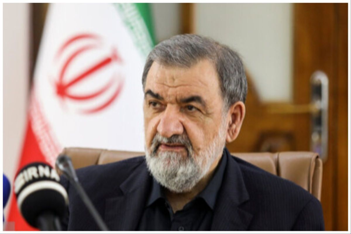 اظهارات مهم محسن رضایی درباره سلاح‌های ایرانی/ جلسه هفتگی رهبری با فرماندهان ارتش و سپاه