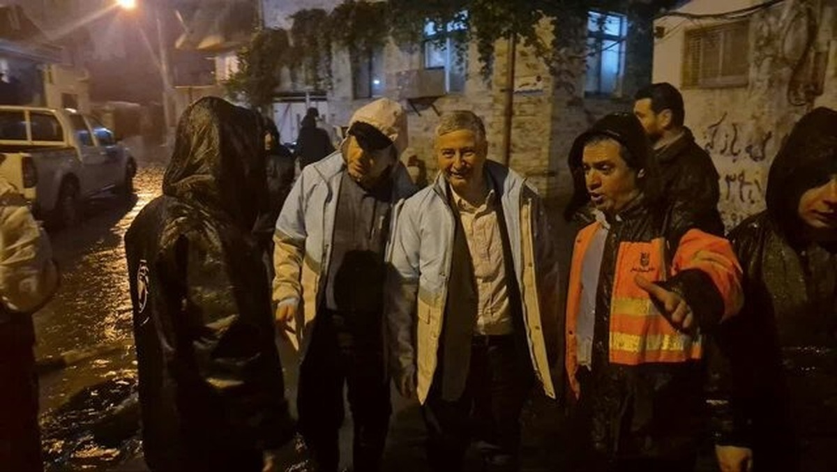 انزلی غرق شد / آبگرفتگی ۱۰۰ واحد مسکونی در انزلی