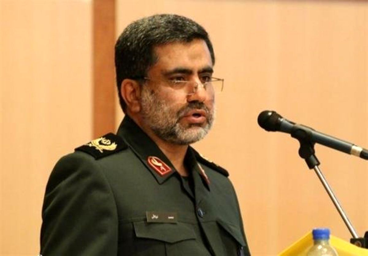 در صورت حمله دشمن از سلاحهای شگفتانگیز خود رونمایی میکنیم در صورت حمله دشمن از سلاحهای شگفتانگیز خود رونمایی میکنیم