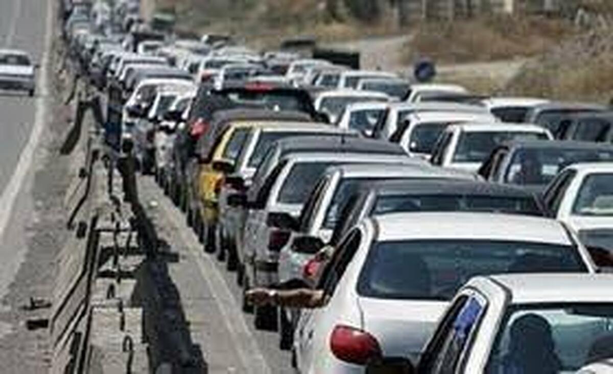 ترافیک سنگین در آزادراه ساوه-تهران/ تردد روان در محورهای شمالی ترافیک سنگین در آزادراه ساوه-تهران/ تردد روان در محورهای شمالی