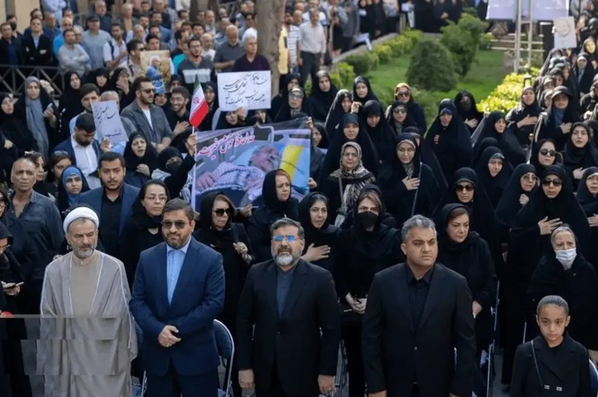 عکس متفاوت از مراسم تشییع محمد کاسبی خبرساز شد