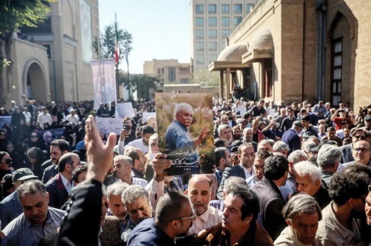 عکس متفاوت از مراسم تشییع محمد کاسبی خبرساز شد