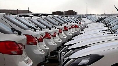 قیمت‌گذاری دستوری، بازار خودرو را قفل کرد