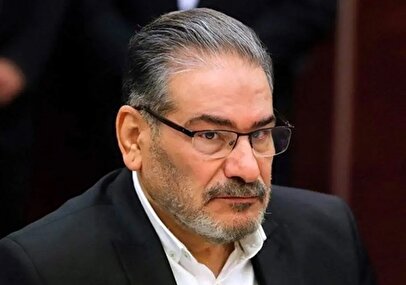 حمله خبرگزاری اصولگرا به شمخانی: خودتان محرم و نامحرم را رعایت نمیکنید، بعد مردم را به حجاب دعوت میکنید؟!