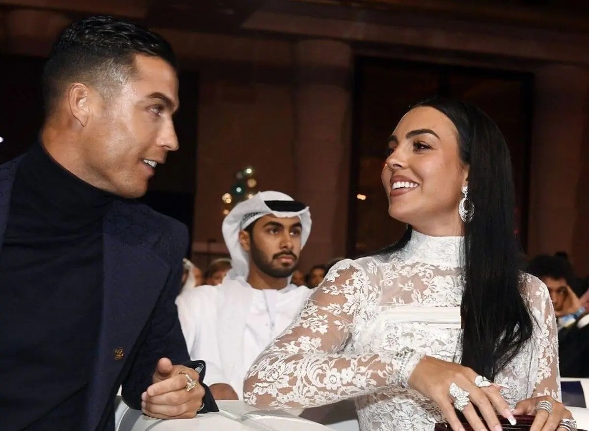 جورجینا با روسری و مانتو در هفته مد ریاض ۲۰۲۵ + عکس