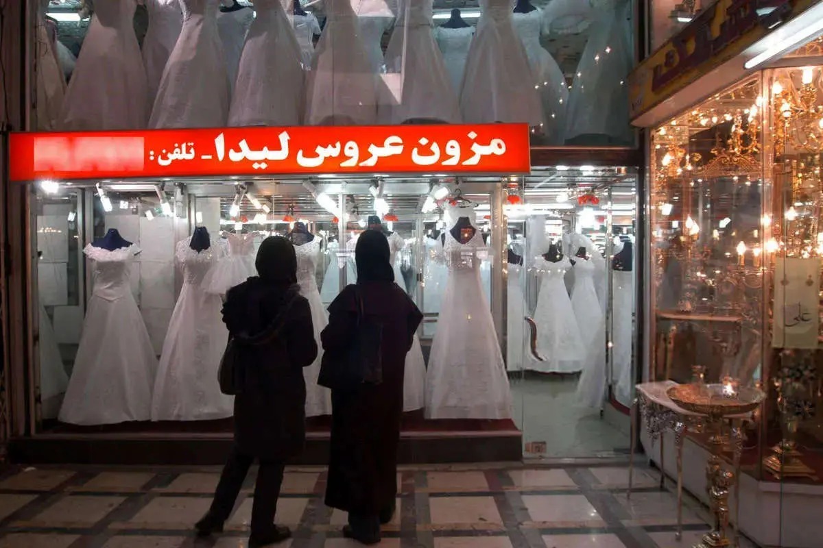 قیمت لباس عروس دست‌دوم / راهکار اقتصادی زوج‌های جوان