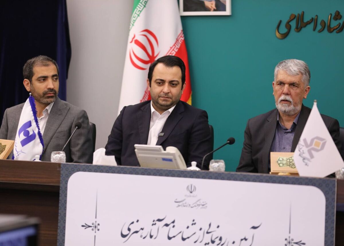 رونمایی از شناسنامه آثار هنری/ مهاجرت هنر ایرانی در صورت حل نشدن مشکلات اقتصادی رونمایی از شناسنامه آثار هنری/ مهاجرت هنر ایرانی در صورت حل نشدن مشکلات اقتصادی