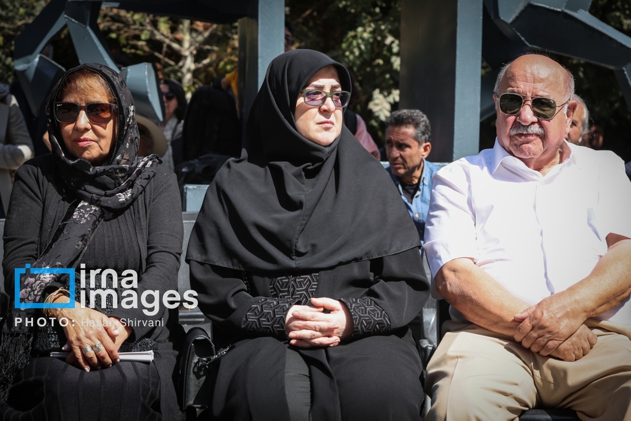 چهره‌های مشهور در خاکسپاری احمد پژمان + تصاویر
