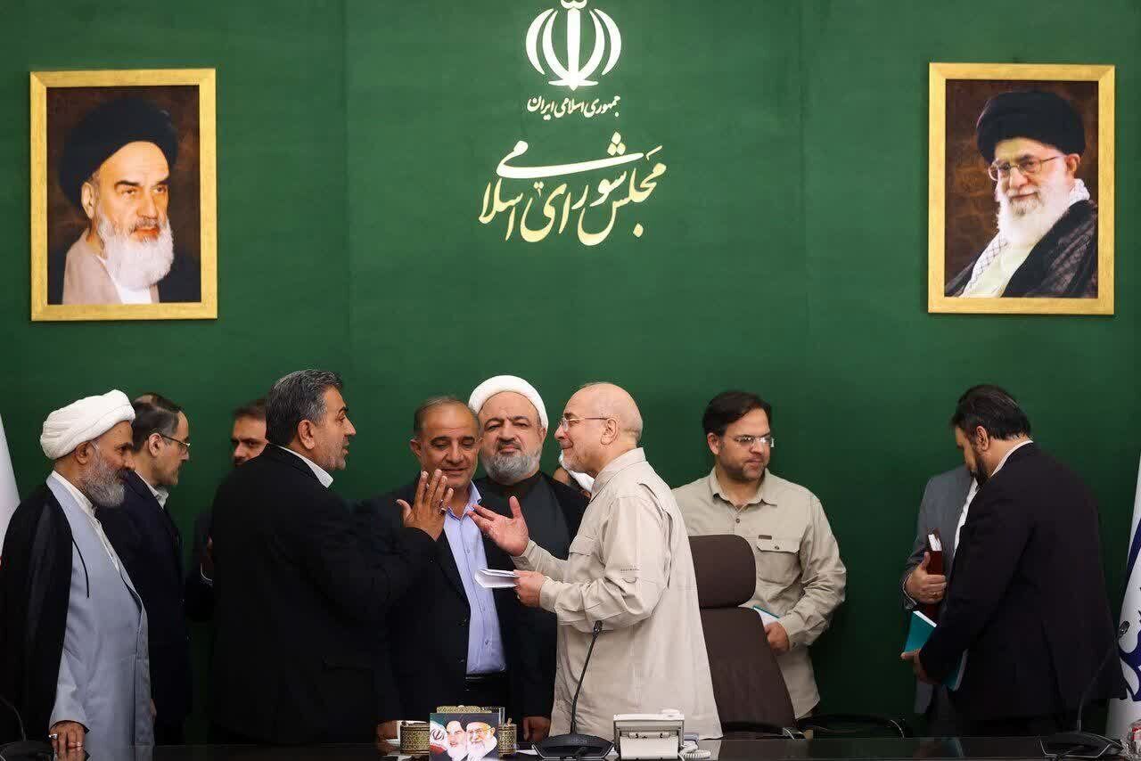 نگاه عجیب رسایی به قالیباف سوژه شد+ عکس