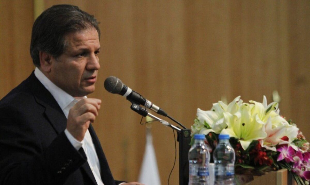 حال علی انصاریِ بانک آینده خوب است!/ وجدانم آسوده و قلبم مطمئن است حال علی انصاریِ بانک آینده خوب است!/ وجدانم آسوده و قلبم مطمئن است