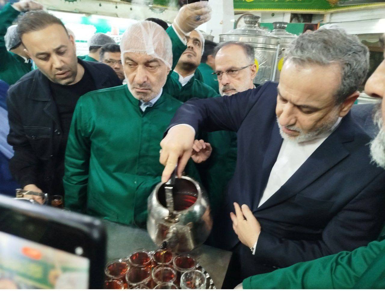 حرکت خاص عراقچی در حرم امام رضا (ع)! + عکس
