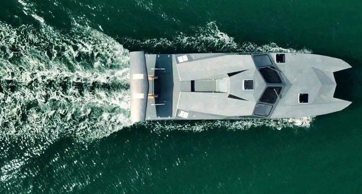 از خلیج فارس تا رکورد جهانی / ایران قایق جنگی «حیدر-۱۱۰» را معرفی کرد از خلیج فارس تا رکورد جهانی / ایران قایق جنگی «حیدر-۱۱۰» را معرفی کرد